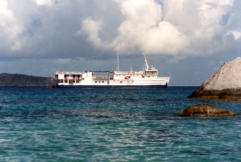 What Is a Liveaboard Dive Trip?